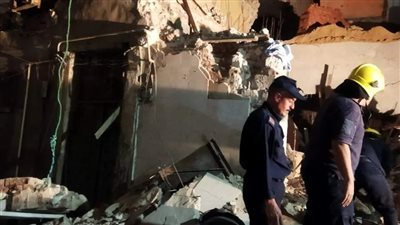 العثور على جثمانين أسفل عقار الإسكندرية المنهار