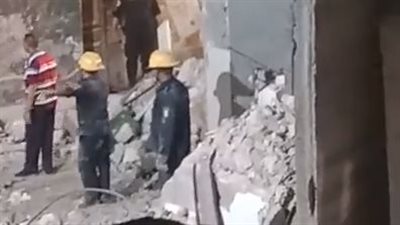 انهيار عقار قديم في الإسكندرية.. والعثور على جثمانين أسفل الأنقاض | بث مباشر