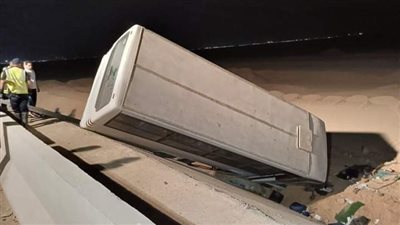 أسماء| استقرار الحالة الصحية لـ 10 مصابين في حادث انقلاب أتوبيس بطريق السويس