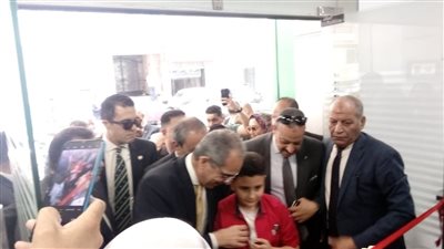 وزير الاتصالات يفتتح مكتب بريد الإسماعيلية بحضور المحافظ 