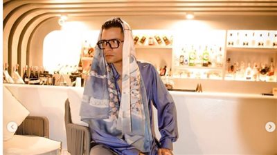 مرتديا غطاء رأس.. حسن شاكوش يتعرض لموجة انتقادات وسخرية بسبب ملابسه | صور