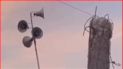  فوق الركام..رفع الأذان بمسجد في شمال غزة رغم تدميره من قبل قوات الاحتلال| صور