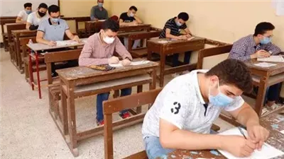 طلاب الدبلومات الفنية بكفر الشيخ يؤدون اليوم امتحانات اللغة الفرنسية والرياضيات 