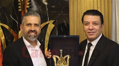 مصطفى كامل يكرم نقيب الموسيقيين اللبناني ويوضح: التعاون بينا في مرحلة الأماني| صور