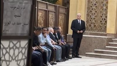 غياب الفنانة لبنى عبد العزيز عن عزاء شقيقتها بمسجد الحامدية الشاذلية | بث مباشر