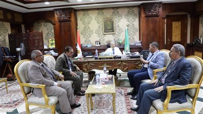محافظ المنيا يوجه بتذليل العقبات أمام المواطنين لإنهاء إجراءات التصالح وسرعة حل المشكلات