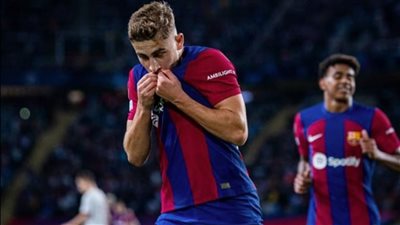 برشلونة يفوز على إشبيلية بثنائية في ختام الدوري الإسباني