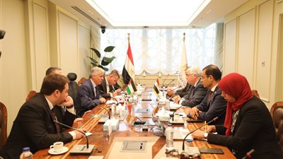 وزير التعليم العالي يلتقي نظيره الفلسطيني لبحث سُبل التعاون المُشترك