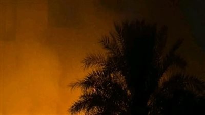 جهات التحقيق تعاين موقع حريق مخزن أدوات مستعملة بإمبابة