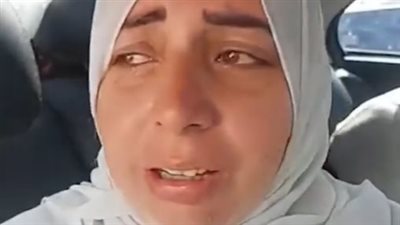 سيدة حاولت الانتحار من أعلى مجمع محاكم المنصورة: أهل القاتل بيحتفلوا بخروجه في ذكرى موت ابني| بث مباشر 