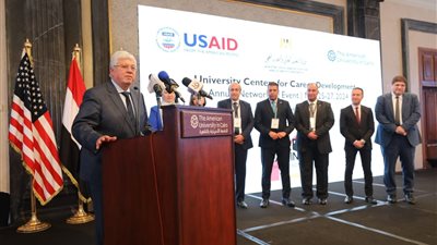 تنفيذا لتكليفات السيسي.. وزير التعليم العالي يشهد مؤتمر التأهيل الوظيفي لطلاب الجامعات بحضور طارق شوقي