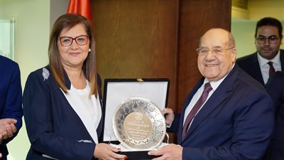 المحكمة العربية للتحكيم تكرم وزيرة التخطيط