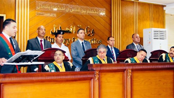 هيئة المحكمة برئاسة