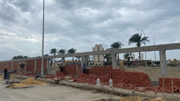 سور يفصل بين المنطقة