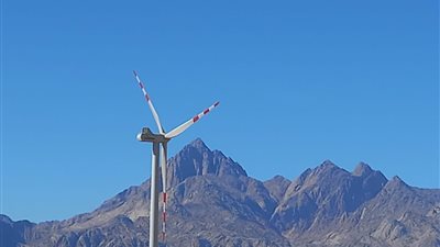 وزير الكهرباء يفتتح مشروع محطة طاقة الرياح بخليج السويس 