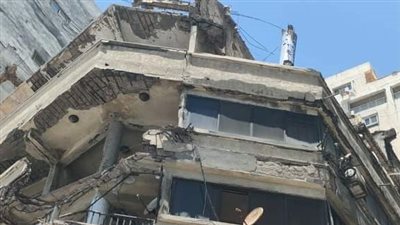 مكون من 7 طوابق.. تفاصيل انهيار أجزاء من عقار بالإسكندرية | صور