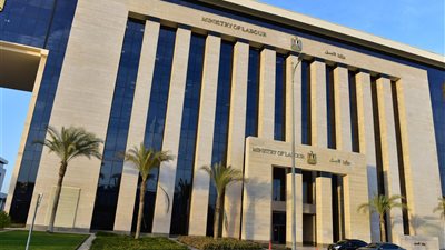 التقديم مجاني وبدون وسطاء.. العمل تعلن عن فرص عمل في الإمارات | رابط