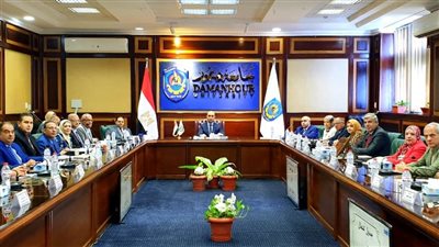 إعفاء طلاب الدراسات العليا من ذوي الهمم بجامعة دمنهور من دورة التحول الرقمي