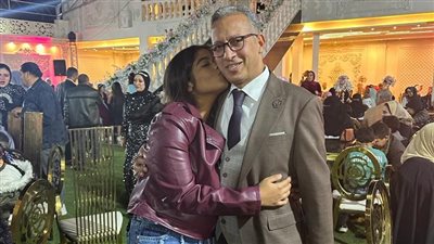 طارق العوضي يهنئ ابنته بعد نجاحها في الصف الثالث الإعدادي