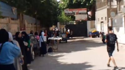 كان سهل.. آراء طلاب الدبلومات الفنية بعد أداء الامتحان بالجيزة | بث مباشر