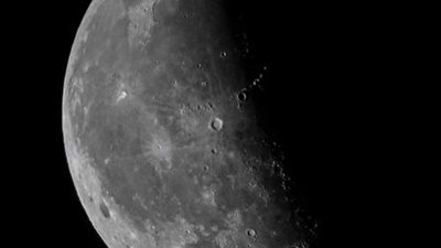 من أجمل المناظر.. القمر في التربيع الأخير لشهر ذي القعدة يزين سماء الوطن العربي