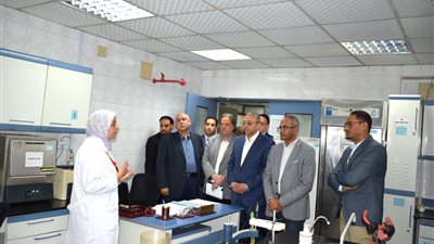 نائبا وزير الإسكان ومحافظ الغربية يزوران شركة مياه الشرب لمتابعة الخدمات المقدمة 