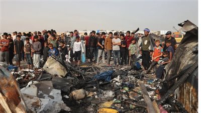 استشهاد 8 تجار في قصف إسرائيلي خلال انتظار شاحناتهم شرق رفح الفلسطينية