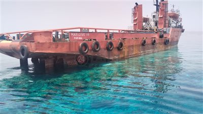 محميات البحر الأحمر تطالب بالتحفظ على السفينة الجانحة بسفاجا وربانها بدلًا من هروبهما