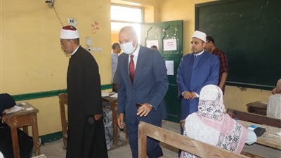 محافظ القليوبية يتفقد أولى أيام امتحانات الشهادة الثانوية الأزهرية | صور