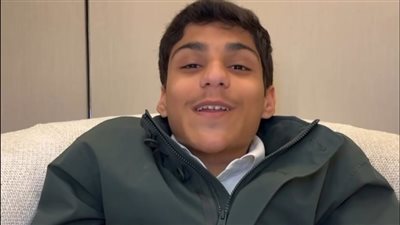 غانم المفتاح يرد على متابع يدعي عليه: من حظك السيئ تعليقك شافته أمي