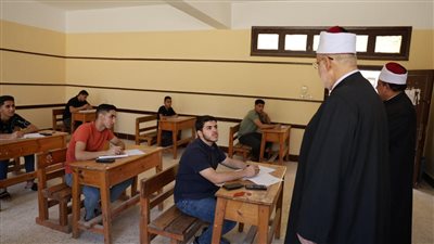 وكيل الأزهر يتفقد لجان امتحانات الثانوية الأزهرية في يومها الأول.. ويوجه رسالة دعم لطلاب غزة