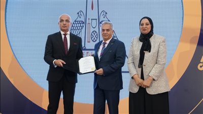 رئيس جامعة عين شمس يكرّم الحاصلين على جوائز الدولة التقديرية 2024| صور 