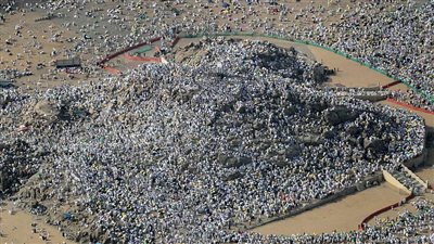 الوقوف بعرفة الركن الأكبر للحج.. قصة جبل يكتسي بملابس الإحرام