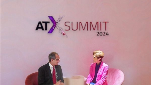 وزير الاتصالات ونظيرته