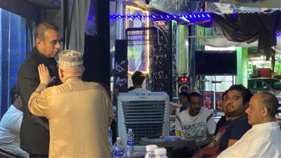 محمود الليثي يستقبل عزاء والدته من أهالي منطقته بالسيدة زينب