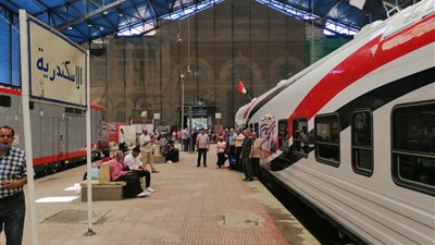 السكة الحديد تعلن عن مواعيد القطارات على خط القاهرة - الإسكندرية والعكس