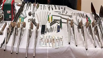 ضبط عاطل لاتهامه بإدارة ورشة لتصنيع الأسلحة النارية بالفيوم