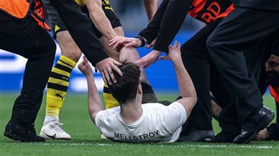 بسبب اقتحامهم ملعب ويمبلي.. 3 مشجعين يحصلون على 900 ألف يورو 