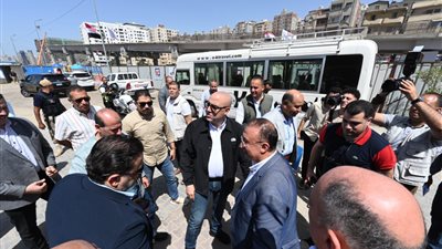 وزير الإسكان: تطوير منطقة شرق الإسكندرية بكوبري يربط شارع السادات بالطريق الساحلي الدولي