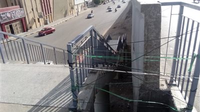 حتى لا تحدث كارثة.. مواطنون يناشدون حي العجوزة غلق جزء مفتوح بجانب سلم البالون بكوبري 15 مايو