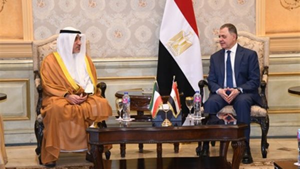وزير الداخلية يستقبل