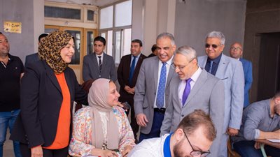 رئيس جامعة طنطا يتفقد سير امتحانات الفصل الدراسي الثاني بكلية العلوم 