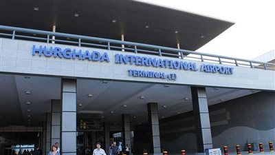 اليوم.. مطارا الغردقة ومرسى علم يستقبلان 18 ألف سائح على متن 91 رحلة طيران دولية