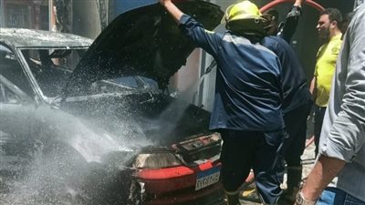 حريق في سيارة ملاكي بالمحلة وامتداد النيران إلى محل تجاري.. وقوات الحماية تسيطر 