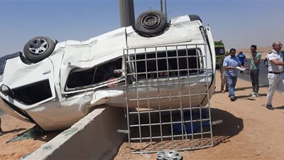 إصابة 10 أشخاص في انقلاب سيارة أجرة بالطريق الصحراوي الغربي بالأقصر