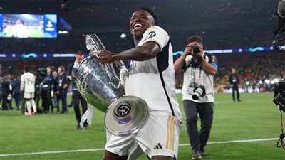 أهلي جدة يقدم عرضًا ضخمًا للتعاقد مع فينيسيوس جونيور.. وريال مدريد يرد 