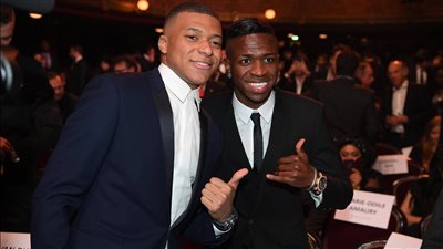 السادسة عشر قادمة.. ماذا قال لاعبو ريال مدريد عن صفقة مبابي؟