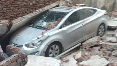 ننشر صور انهيار سور مصنع في شبرا الخيمة.. ومصرع شخصين