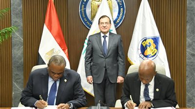 برأسمال 5 مليارات دولار.. وزير البترول يشهد توقيع اتفاق وميثاق البنك الإفريقي للطاقة 