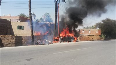 اشتعال النيران في سيارة خاصة بأحد البنوك بأسيوط|صور